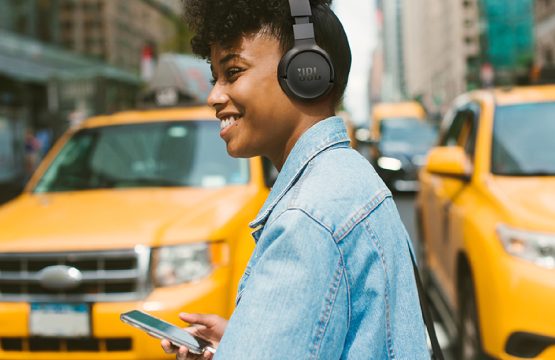 JBL Wireless Headphones Tune670