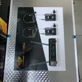 UHF wireless microphone